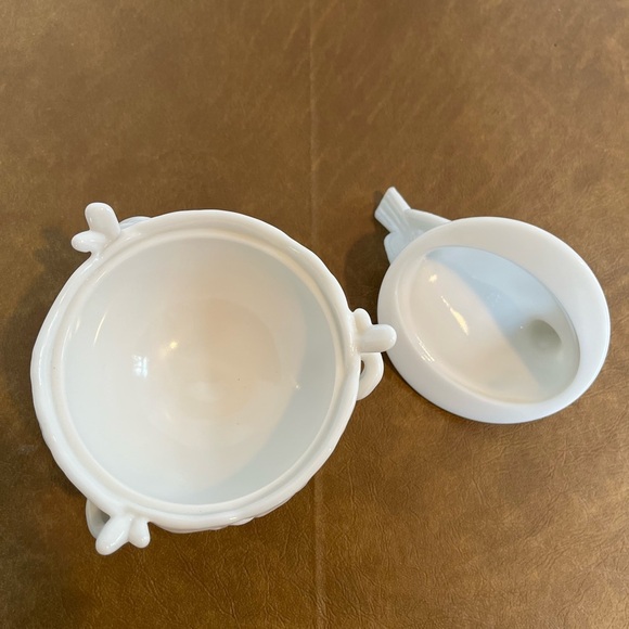 Vintage Westmoreland Milk Glass Bird in Nest Covered Candy/Trinket Dish - Picture 6 of 9